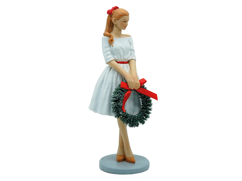 18144 Poly Dame mit Weihnachtskranz