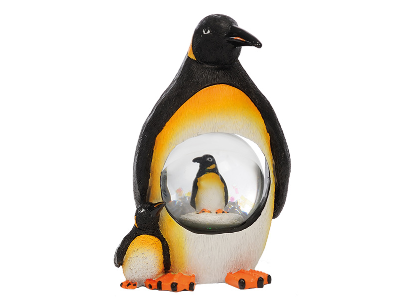 17321 Poly Pinguin mit Pinguin Glitzerkugel