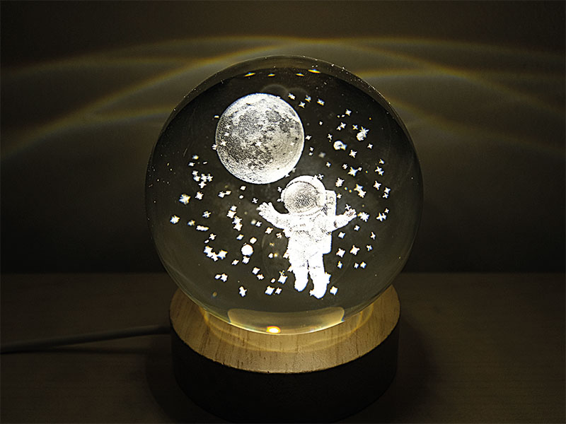 Tischlampe aus Glas mit Astronaut Ø6x7,5cm