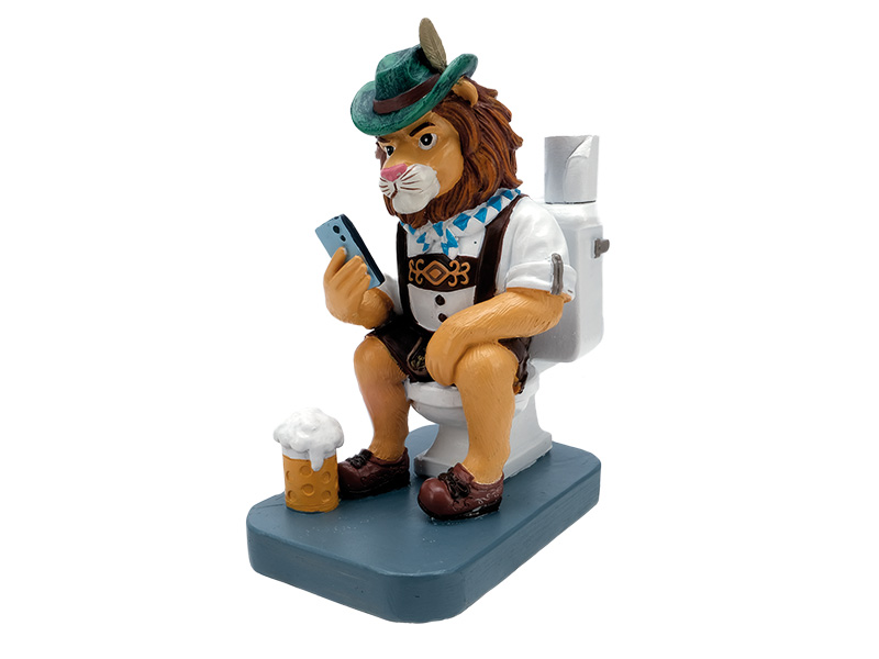 Löwe "Leopold" aus Poly auf Toilette 11x7x14cm   