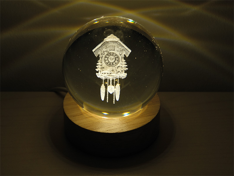 Tischlampe aus Glas mit Kuckucksuhr Ø6x7,5cm