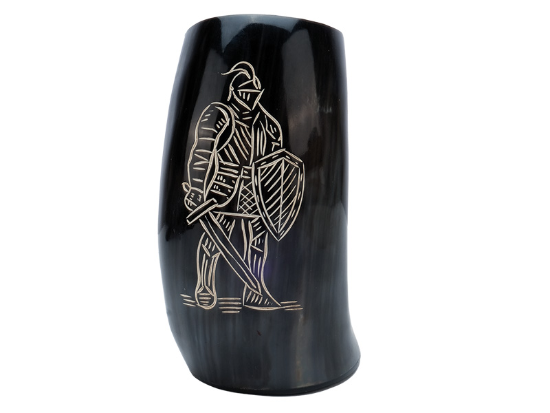 Horn deco jug with knight 15cm